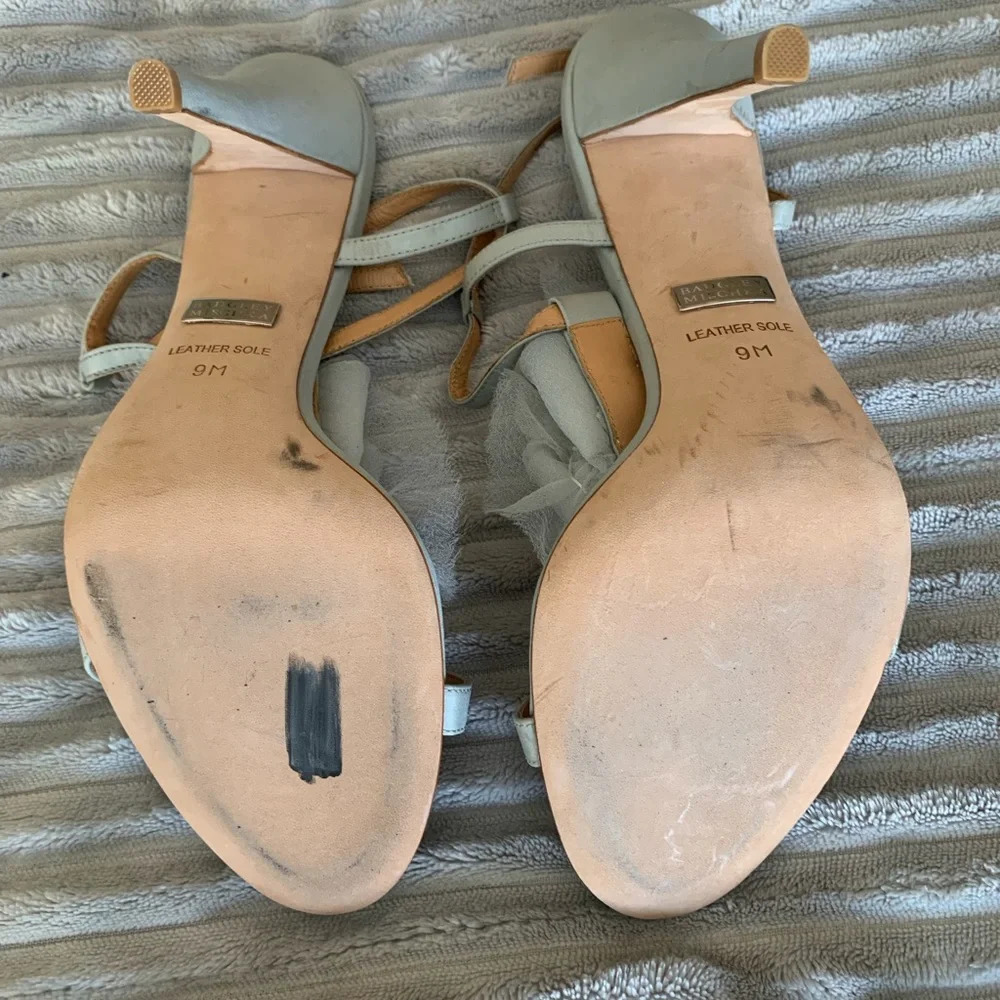 Badgley Mischka Cissy T-Strap Sandals Gray Floral Tulle Bridal Heels 9M‎